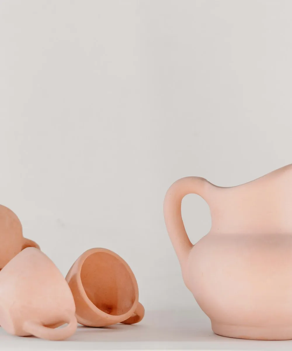 Kleines Milchkännchen mit gezogenem Ausguss